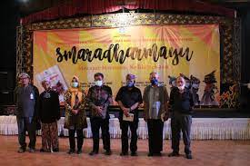Peluncuran Buku Smaradharmayu, Sebagai Dokumentasi Cerita Budaya Daerah Indramay…