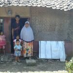 Kondisi Rumah Keluarga Pemulung di Cianjur Nyaris Roboh
