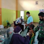 Angota Koramil 0608-10 Sukanagara Gelar Pendampingan Vaksinasi di Desa Ciguha