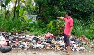Sampah di Jalan Samolo - Ciwaru Dikeluhkan, Warga Sekitar Geram!